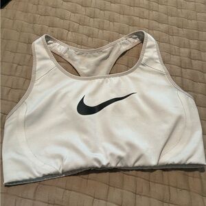 Nike women’s sports bra size M